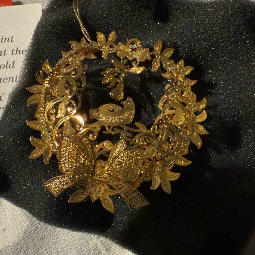 Danbury Mint Gold Holiday Wreath Ornament
